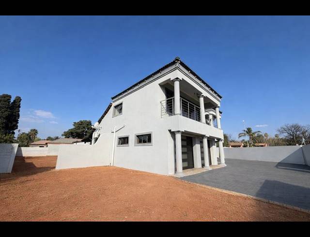 5 BEDROOM HOUSE FOR SALE IN THE ORCHARDS